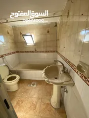  10 منزل كبير  الزرقاء/ الوسط التجاري