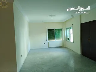  14 شقة أرضية مميزة للبيع في خلدا  - خلف الموفنبيك وقرب لاكي 210م مع حديقة وترسات 80م