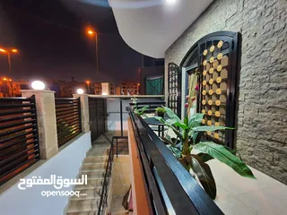  9 بمدينة الشروق  شقة 145م / 220 للبيع دور 2/ جانبي بحري / فيو مفتوح على مربع حديقة