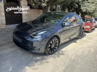  1 تيسلا y 2022 بيرفورمانس اعلى صنف ناجح اوتوسكور