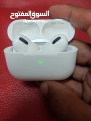  2 سماعة Apple أصليه بحال الوكاله للبيع Airpods pro