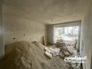  5 تملك شقة 93 متر تبعد 500 متر فقط عن مركز رام الله في منطقة عين مصباح