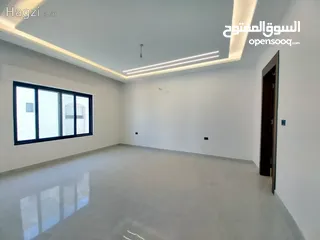  11 شقة للايجار في دير غبار  ( Property 33388 ) سنوي فقط