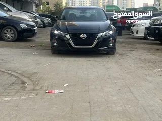  1 Nissan Altima sv 2021