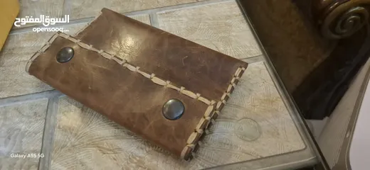  4 محفظة ايطالي صنع يدوي HandMade جلد طبيعي صافي اصلي من الداخل والخارج (جديدة)  حجمها ممتاز مناسب لاي