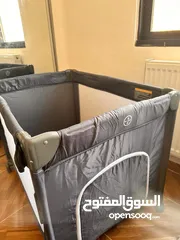  10 سرير اطفال عدة مستويات ( بجانب سرير الام ) يمكن تغيره حسب العمر ويمكن فتحه وضبه وتخزينه لا يأخذ حيز