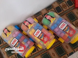  22 مكعبات ليغو بالكيلو ومعجونة بالكيلو