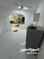  4 استوديو مفروش بالعذيبة غرفة كبيرة Furnished studio in Azaiba, big room