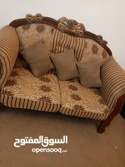  1 طقم كنب 7 مقاعد بحالة الجديد