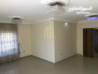  11 شقة مميزة 250م طابق ثاني مطله في أجمل مناطق الجاردنز / ref 786