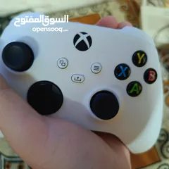  5 إكس بوكس سيريس اس الجهاز مستعمل شهرين فقط ومافيه إشي بس حاب أبدل على بلايستيشن 5 سليم