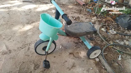  3 بسكليت اطفال مستعمل بحاجه لتثبيت المقعد