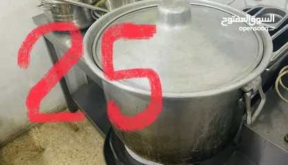  18 عدة مطعم بحالة جيدة جداً للبيع