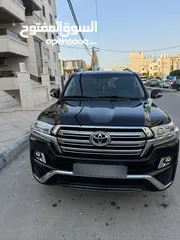  1 لاند كروزر 2018 V8 .. 5700 cc