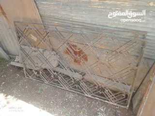 16 بوابات حديد وشبابيك وشبكات ومناخل للبيع