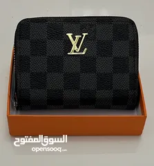  13 محافظ ماركات