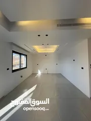  26 شقة للبيع رجم عميش طابق ارضي 250 متر مع ترس وكراج خاص 4 غرف نوم 2 ماستر