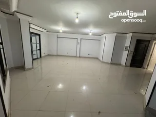  3 شقة ايجار موقع متميز جدا بزهراء المعادي مساحة 250متر الدور الثاني قريبة من كل الخدمات شارع رئيسي