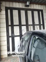  3 محل تجاري للبيع في مدينة حلحول على الشارع الرئيسي