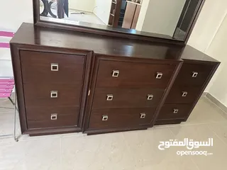  1 بيرو طاولة سفرة