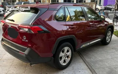  2 Toyota  Rav4  2021