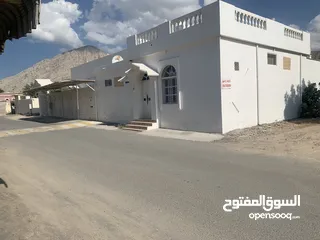  20 للبيع بيت عربي في منطقة شعم راس الخيمة
