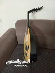  5 عود الكترك وبرضو عادي بعطي صوت بدون ساوند سيستم مع لاقط لاسلكي وشنته وحامل كتف ... عليه ايكولايزر