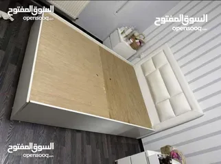  3 تخت مفرد ونص ستاندرد مع بوكس لون ابيض بحالة ممتازة استعمال اقل من سنة من ميداس خشب لاتيه مع فرشته