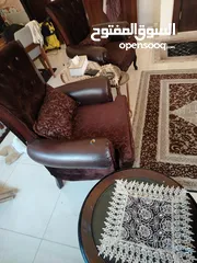  3 طقم كنابيات مع الطاولات للبيع بسعر مغري  وحاله جيده للتواصل اتصل على هذا الرقم