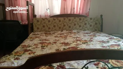  1 تخت غرفه نوم للبيع