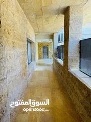  3 شقه مفروشه  داخل  كومباوند