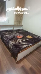  3 تخت مفرد عدد 2 وطاولة مكتب