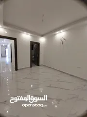  10 لقطه خلدا ارضيه 175م تراس امامي  بسعر مغري