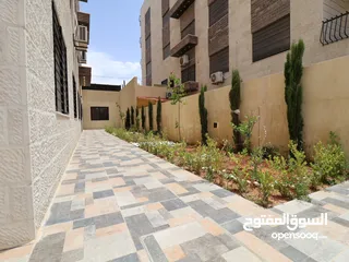  2 شقة شبه أرضي مساحة (190م) داخلي (100م) خارجي للبيع في أرقى مناطق ام حجير شفا بدران