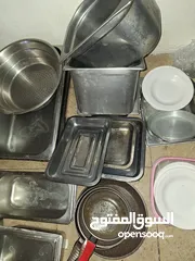  11 عده مطعم للبيع بسعر حرق