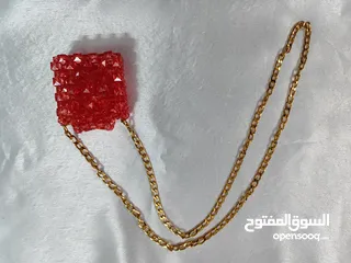  21 ميداليات واساور وتوزيعات أعراس وحقائب من الخرز