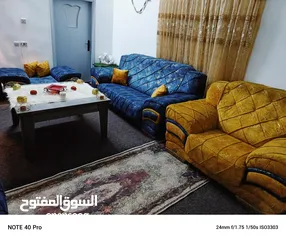  4 طقم كنب مستورد خشب سويد كامل نضيف جدا ضغط ممتاز مكون من سبعة مقاعد الطقم ثقيل ومريح لاصحاب الذوق