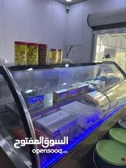  2 ثلاجات ومكينات لحمه