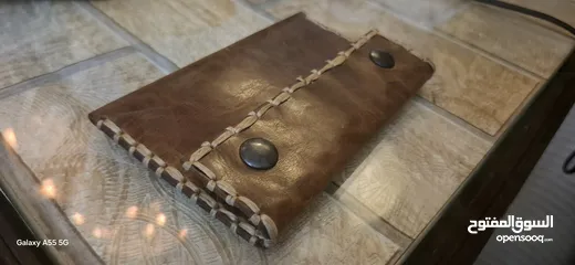  3 محفظة ايطالي صنع يدوي HandMade جلد طبيعي صافي اصلي من الداخل والخارج (جديدة)  حجمها ممتاز مناسب لاي