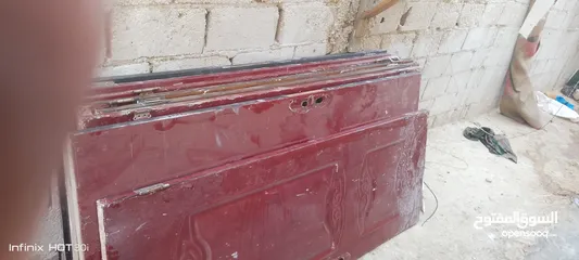  5 ابواب ملبسة صاج من الخارج. من الداخل حشوة خشب  ابواب نضيفة جداااً