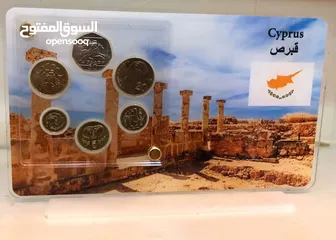  13 ستاندات منوعه عالميه يحتوي بالداخل على قطع معدنيه وفضيه انسر