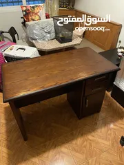  1 مكتب للدراسة و العمل حجم 109x61cm للبيع