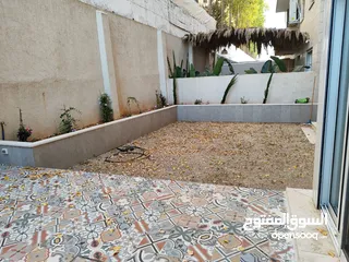  23 شقة مفروشة فخمة مع حديقة خاصة للإيجار في عين منجد