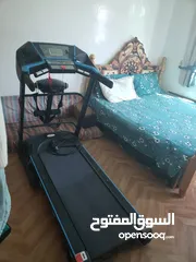  1 اله جري رياضيه مع جهاز الهزاز البطن