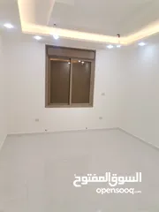 3 شقه فخمه 170م ثاني فني للبيع على شارع البترا بالقرب من اربد مول قراند مقابل بيت البن البرازيلي