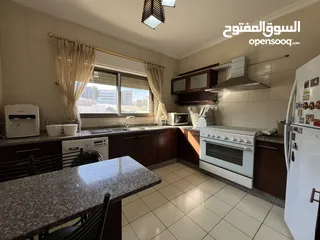  3 شقة مفروشة في أم السماق للبيع بداعي السفر وبسعر لقطة