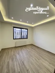  18 شقة فاخر شبة ارضي في طريق المطار الحويطي 170 متر داخلي و خارجي 170 متر بسعر مميز وتشطيب فلل