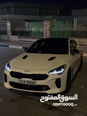  10 كيا ستنكر 2022 gt2 فول موصفات ابيض صدفي