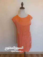  13 عدة فساتين جديدة و ماركات اسعارها من 10-12 دينار.