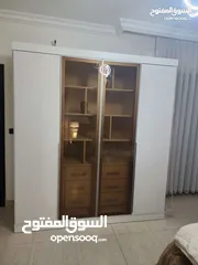  11 خزائن زجاج